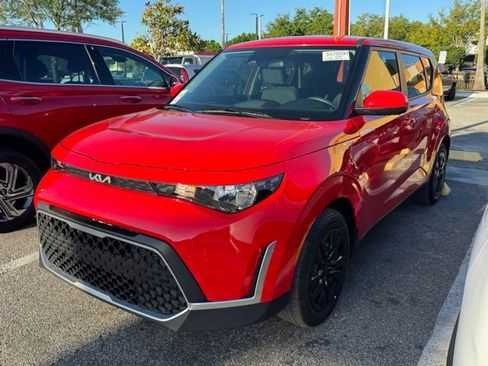 Certified 2025 Kia Soul LX image 1