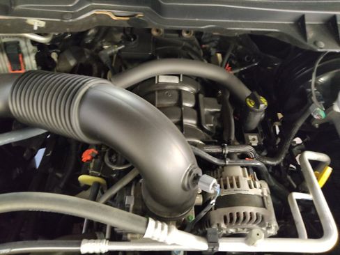 Used 2020 RAM 1500 Classic SLT w/ Luxury Group image 30