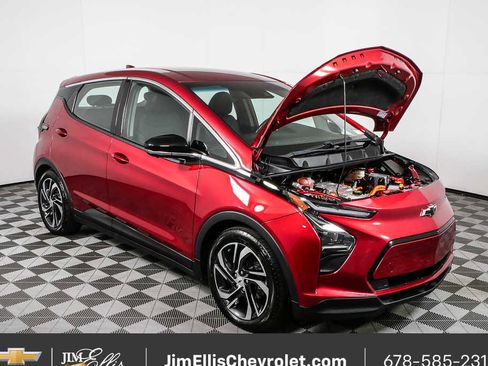 Used 2023 Chevrolet Bolt LT w/ Infotainment Package FWD image 33