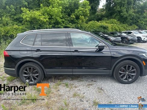 Used 2023 Volkswagen Tiguan SE w/ Panoramic Sunroof Package FWD image 6