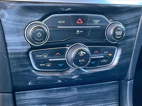 Used 2019 Chrysler 300 Touring w/ Chrome Appearance Package image 14