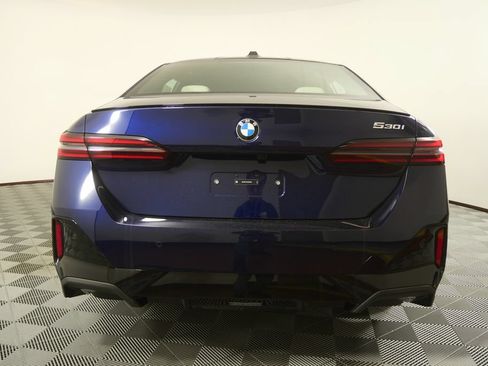 Used 2026 BMW 530i w/ Executive Package RWD image 4