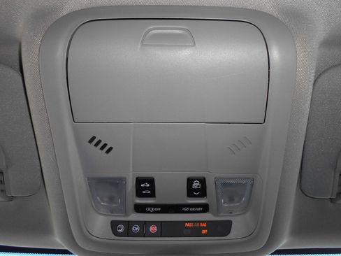Used 2018 GMC Terrain SLE w/ Driver Convenience Package FWD image 16