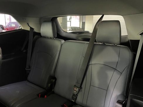 Used 2018 Buick Enclave Essence image 22