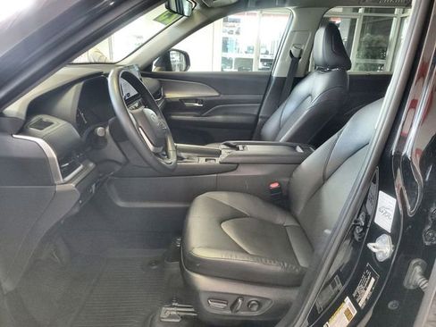 Used 2025 Toyota Grand Highlander AWD image 12