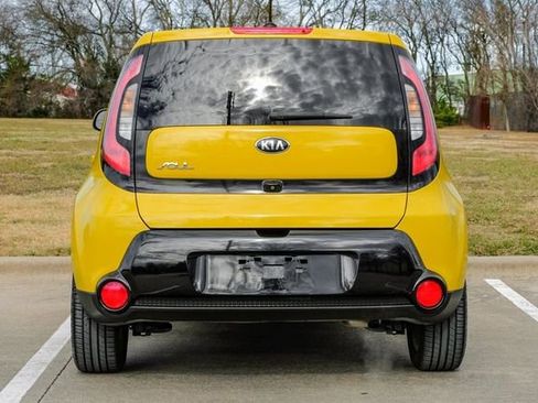 Used 2016 Kia Soul + image 14