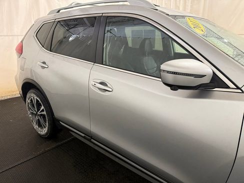 Used 2017 Nissan Rogue SL w/ SL Premium Package image 17