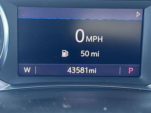 Used 2023 Chevrolet Traverse LT image 12