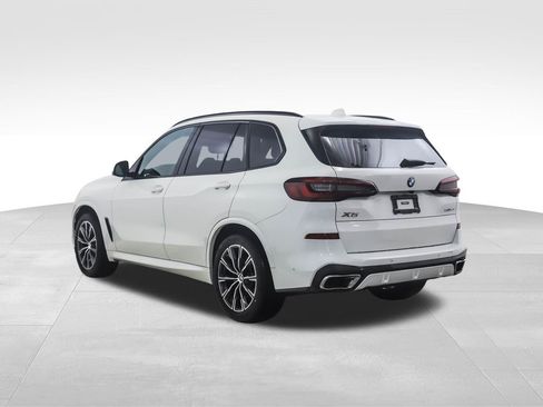 Used 2021 BMW X5 xDrive40i w/ M Sport Package image 3