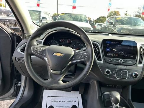Used 2023 Chevrolet Malibu LT FWD image 16