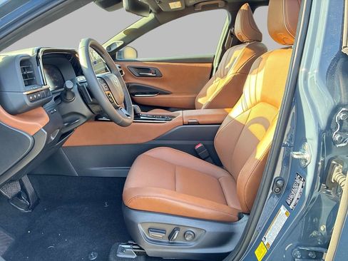 Used 2025 Toyota Crown Signia w/ Advanced Technology Package image 23