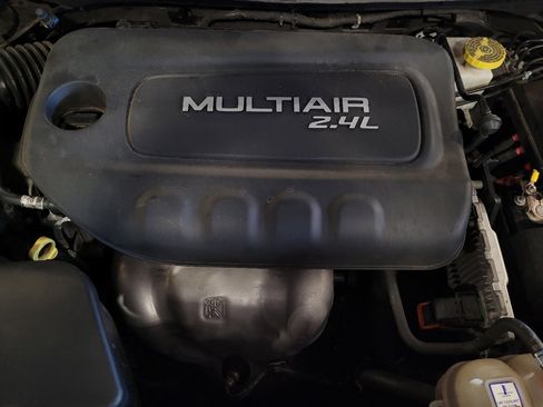 Used 2019 Jeep Cherokee Latitude Plus image 30