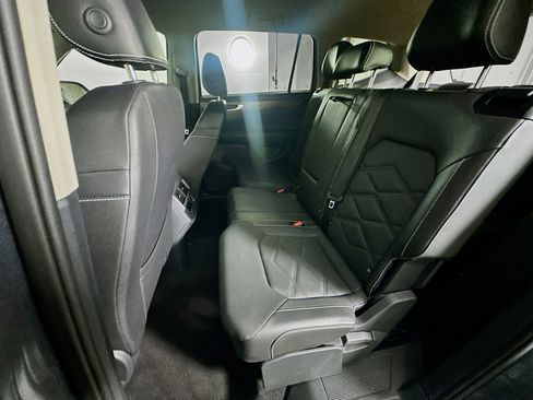 Used 2025 Volkswagen Atlas SE image 26