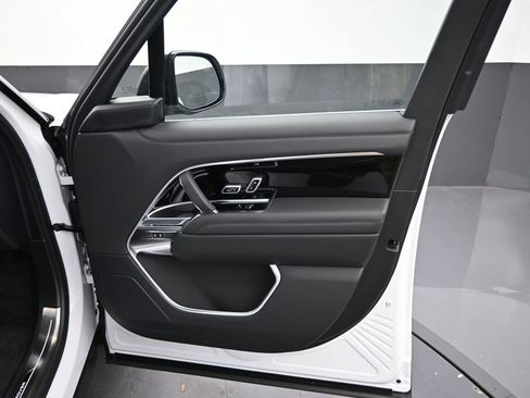 New 2025 Land Rover Range Rover SE image 9