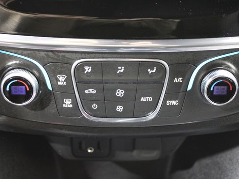 Used 2023 Chevrolet Traverse LT image 21