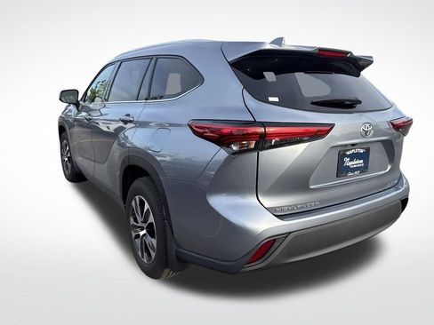 Used 2021 Toyota Highlander XLE AWD/4WD image 20