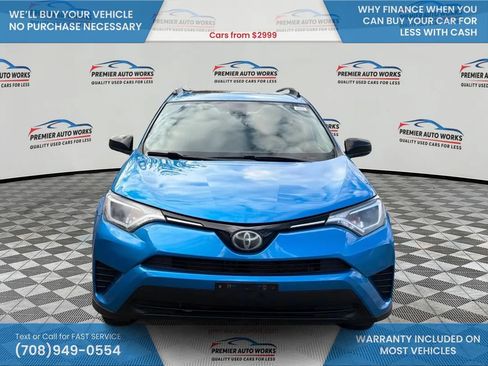 Used 2018 Toyota RAV4 LE AWD/4WD image 2