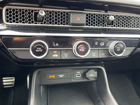 Used 2023 Honda Civic Sport image 17