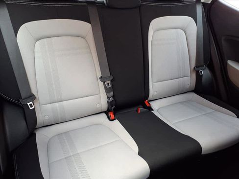 Used 2025 Hyundai Venue SEL image 22