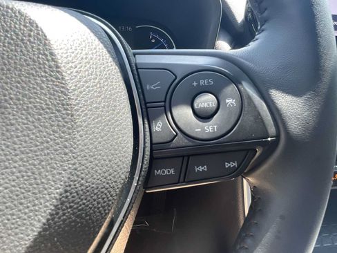 Used 2025 Toyota RAV4 XSE AWD/4WD image 16