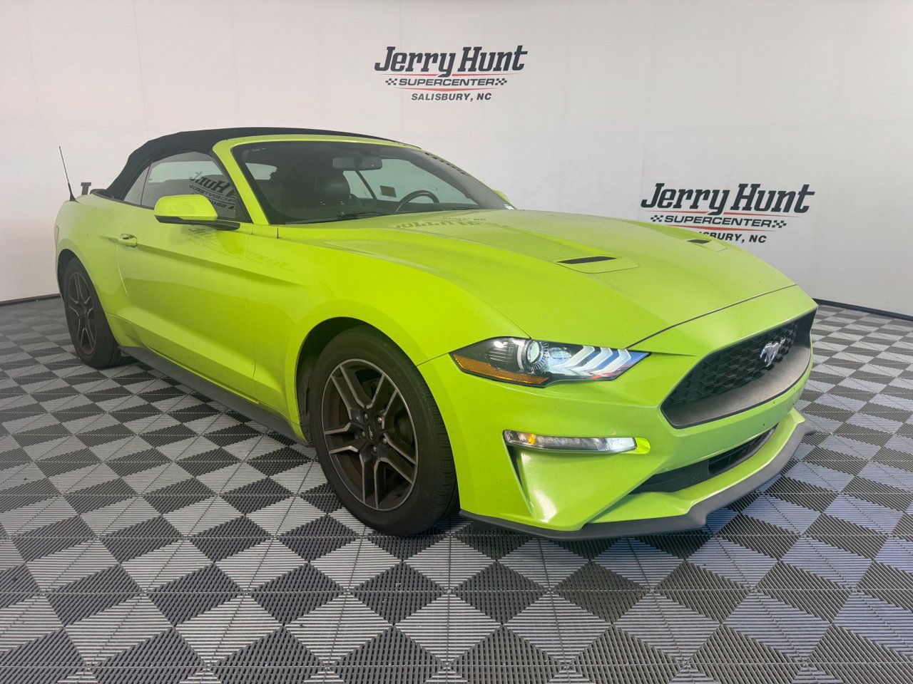 Used 2020 Ford Mustang Premium RWD image 6