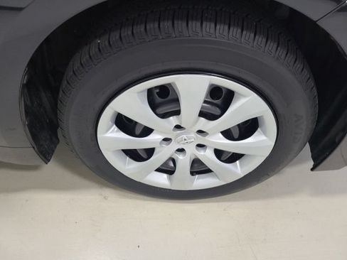Used 2021 Toyota Corolla LE FWD image 35