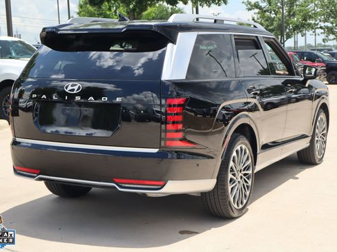Used 2026 Hyundai Palisade Calligraphy FWD image 3
