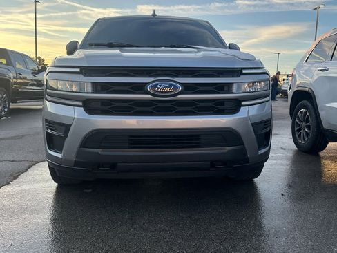 Used 2023 Ford Expedition XLT image 2