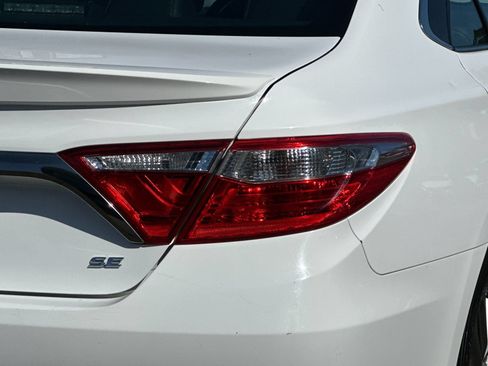Used 2016 Toyota Camry SE FWD image 28