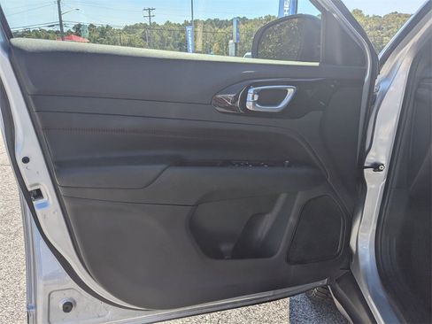 Used 2024 Jeep Compass Trailhawk image 12