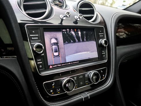 Used 2019 Bentley Bentayga image 25