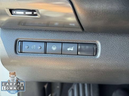 Used 2025 Nissan Pathfinder SL AWD/4WD image 22
