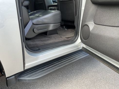 Used 2011 GMC Yukon XL SLT image 46