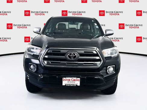 Used 2017 Toyota Tacoma Limited w/ Tow Package image 2
