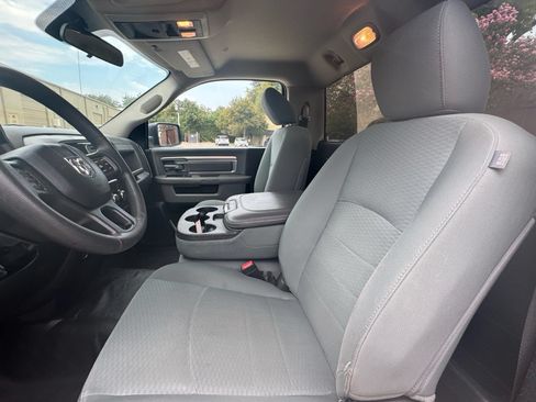 Used 2018 RAM 1500 Express RWD image 9