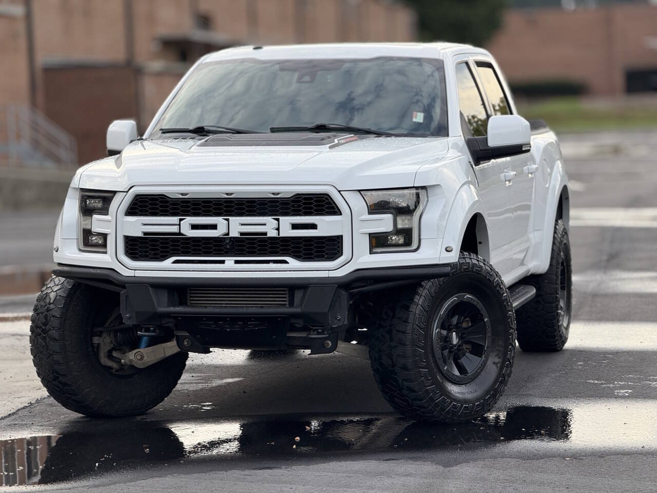 Used 2018 Ford F150 Raptor w/ Equipment Group 802A Luxury AWD/4WD image 1