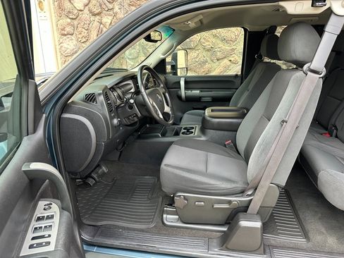 Used 2007 Chevrolet Silverado 2500 LT w/ 2LT Audio Package image 9