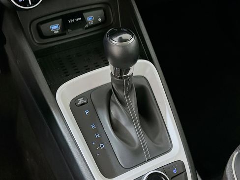 Used 2025 Hyundai Venue Limited image 25