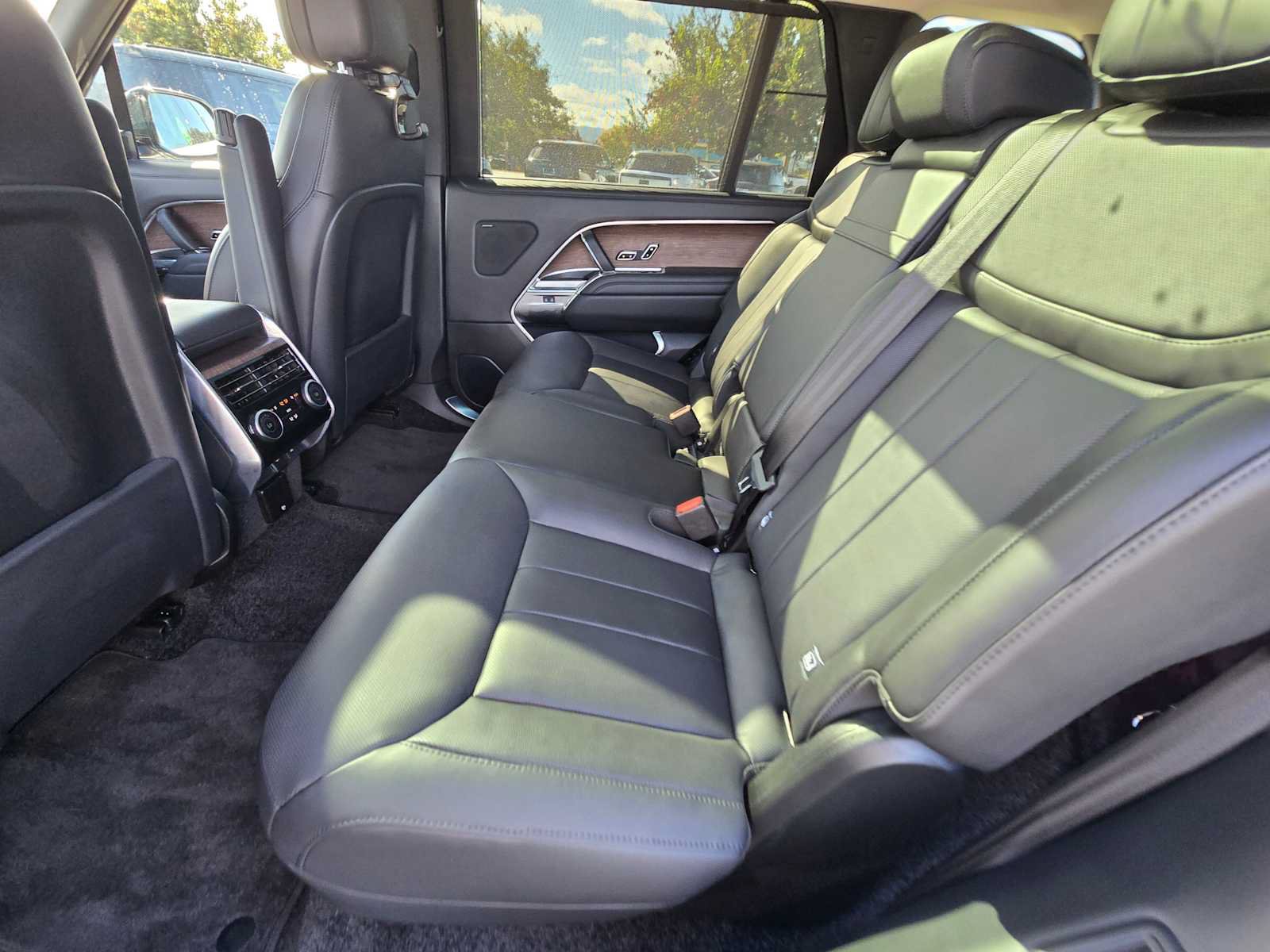 New 2025 Land Rover Range Rover Long Wheelbase SE AWD/4WD image 20