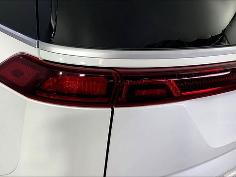 Certified 2023 Kia Carnival EX FWD image 28