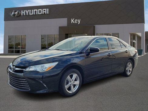 Used 2017 Toyota Camry LE image 7