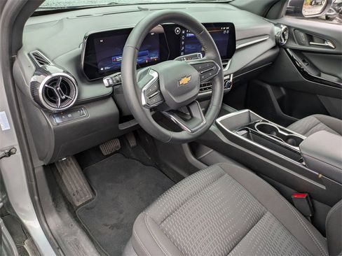 Used 2025 Chevrolet Equinox LT image 17