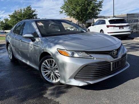 Used 2018 Toyota Camry XLE FWD image 1