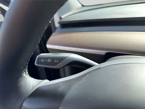 Used 2022 Tesla Model Y Long Range image 26