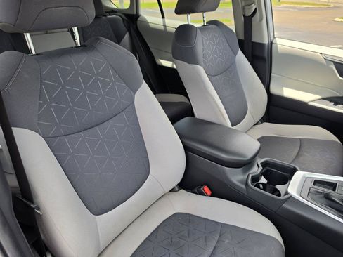 Used 2021 Toyota RAV4 XLE FWD image 28