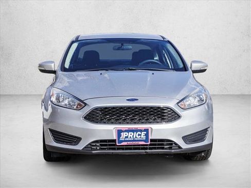 Used 2016 Ford Focus SE image 2