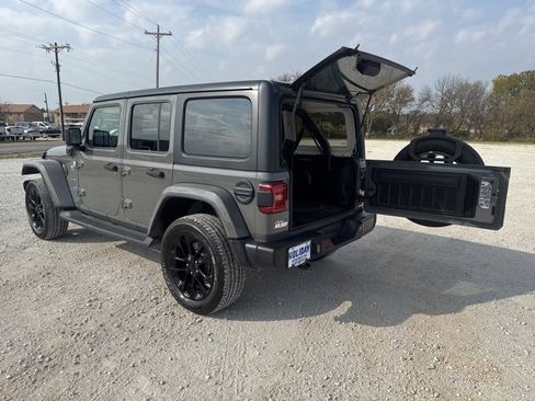 Used 2021 Jeep Wrangler Unlimited Sahara image 4