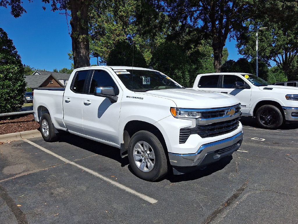 Used 2022 Chevrolet Silverado 1500 LT RWD image 2