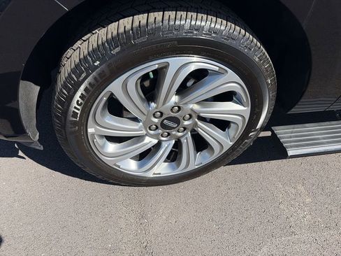 Used 2024 Lincoln Navigator Reserve AWD/4WD image 10
