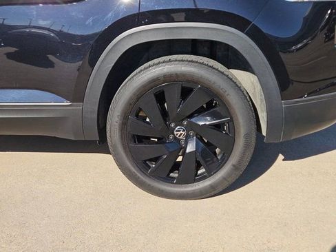 Used 2024 Volkswagen Atlas Cross Sport SE image 9